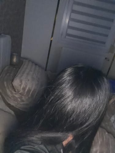 Les cheveux longs et brillants d'une cliente, montrant les résultats du soin WATER GLOSS.