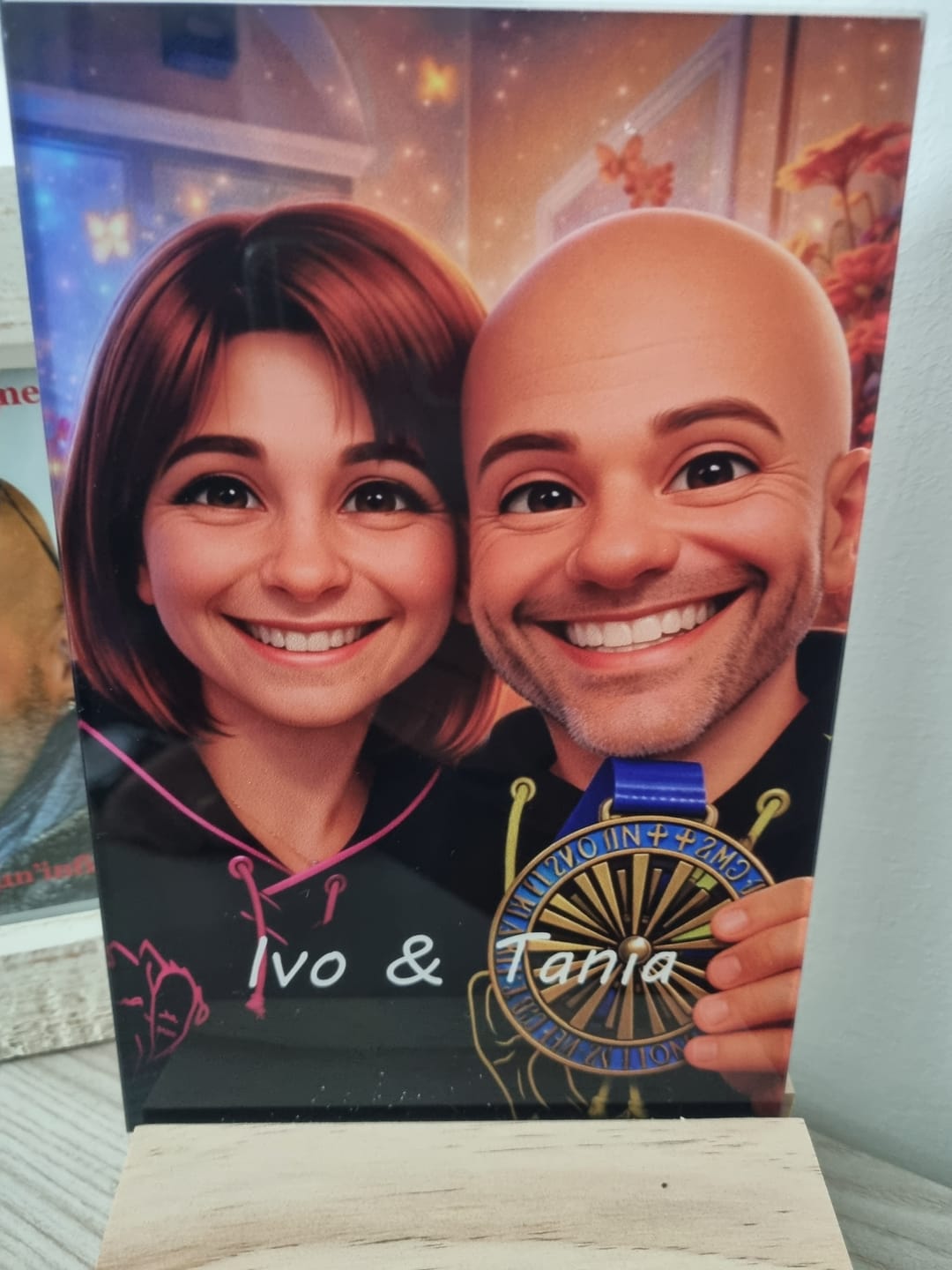 Customer photo review of Cartoon Love – Espositore in acrilico personalizzato con effetto cartoon