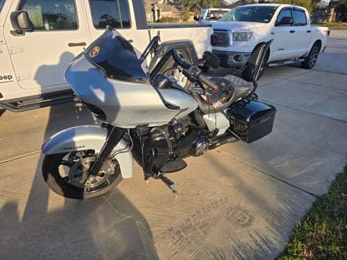 Customer photo review of HR3 Vivid Black Vented Lower Fairing Kit For Harley Touring Models 2014-2023 (Fits water cooled models)