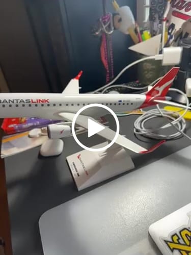 Customer video review of SKYMARKS QANTAS E190 1/100 (**)