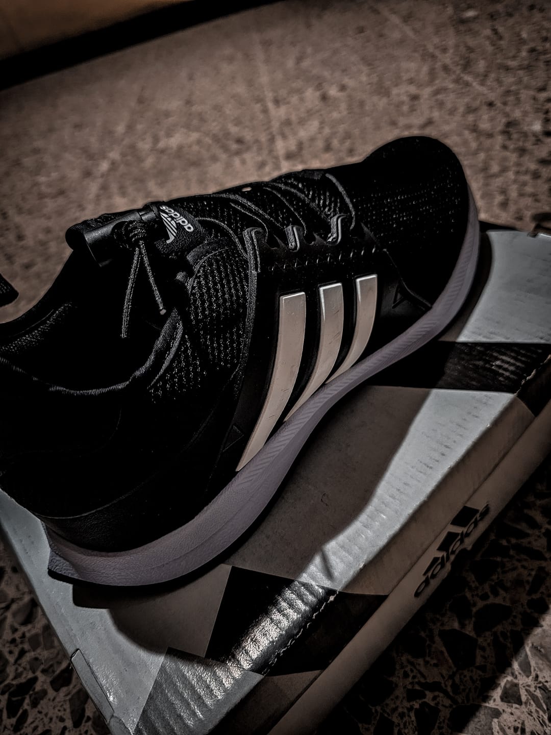 Customer photo review of Tenis 018 Negro Blanco