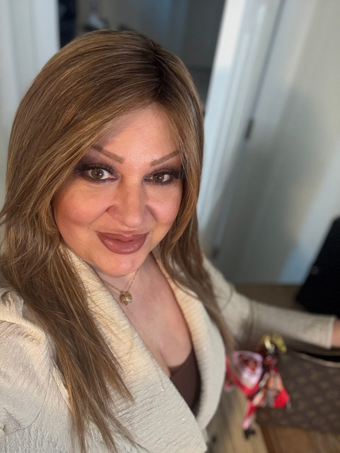 Customer photo review of RUNWAY MODEL - Creamy Maple Frost