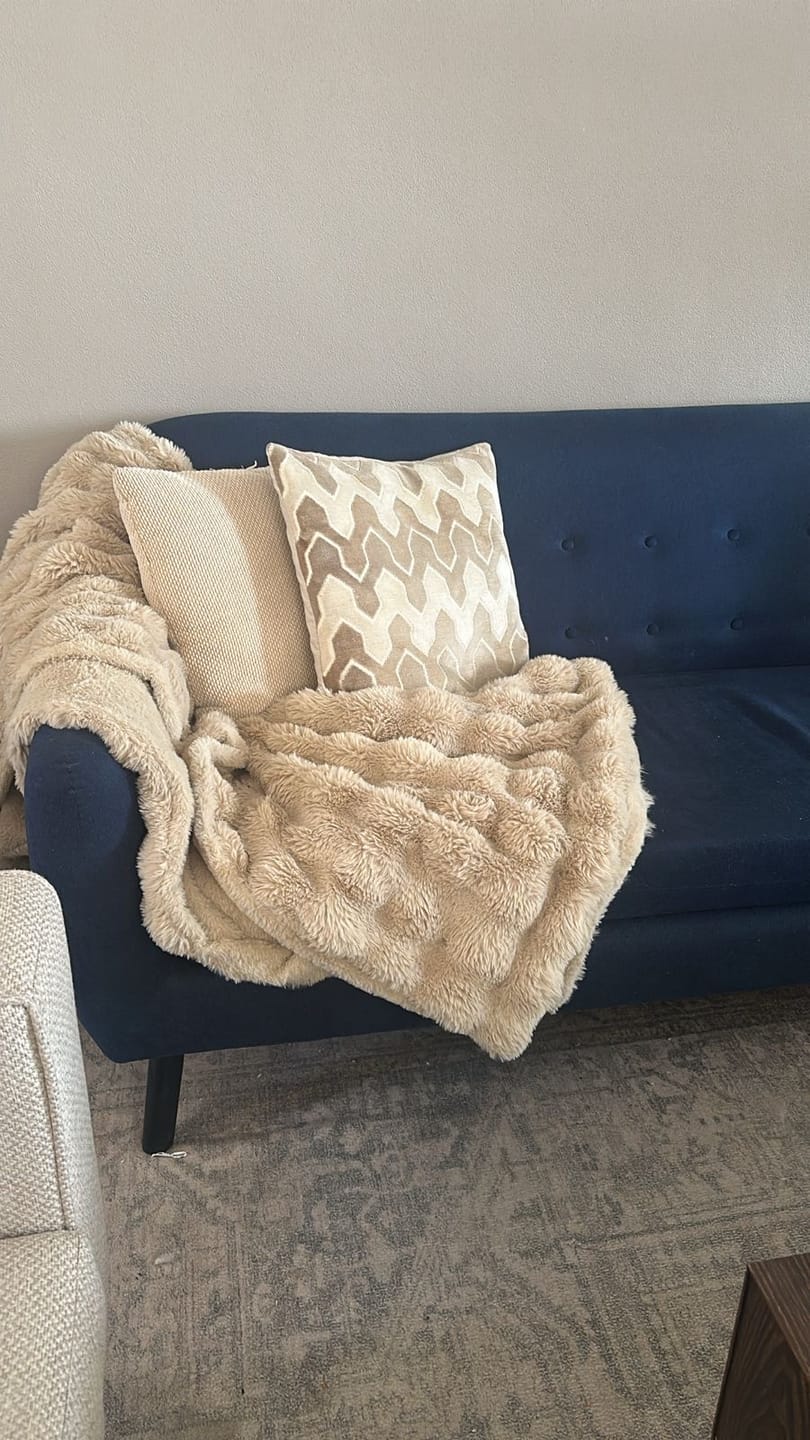Customer photo review of Nordic Cozy Blanket
