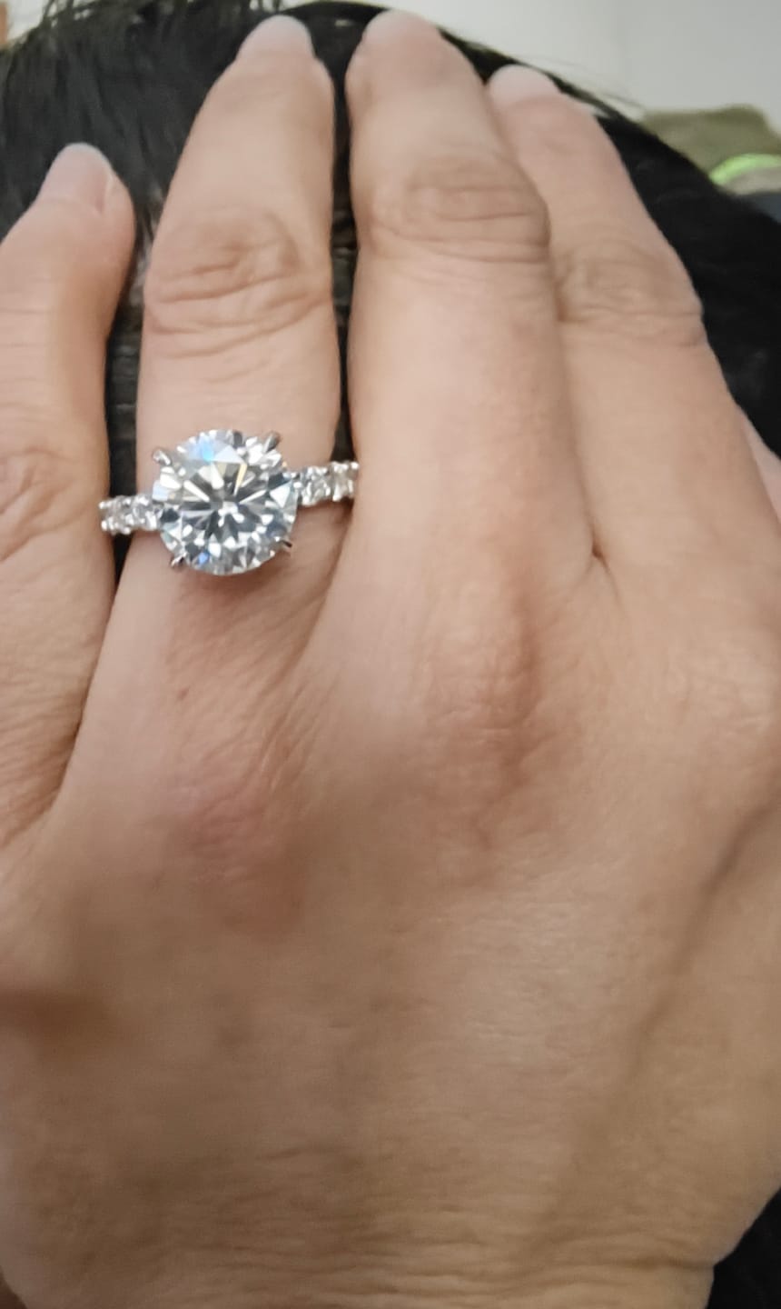 Customer photo review of Rodiffy Moissanite 2.0Ct~4.0 Ct Round Engagement Ring -4 Prong Setting