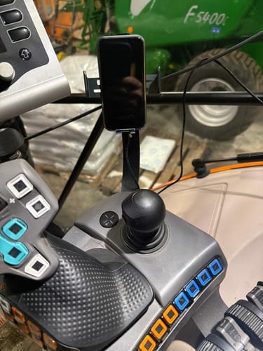 Customer photo review of GADGETME Handyhalterung Armlehne passend für Fendt ONE