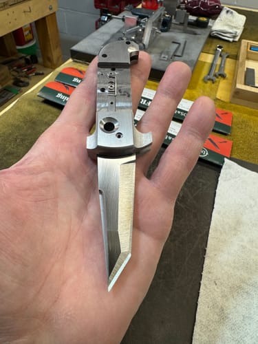 Reviewer holds a custom knife, showing the polished blade finish achieved with EdgeCore Ceramic Grinding Belts.