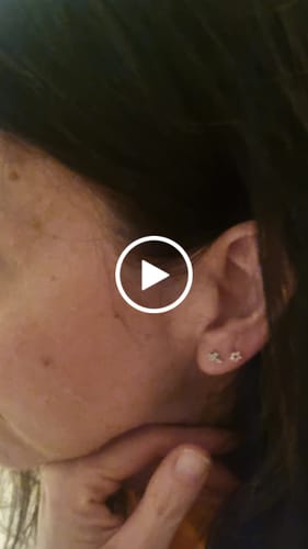 Customer video review of Orecchino piercing con stellina in zirconi