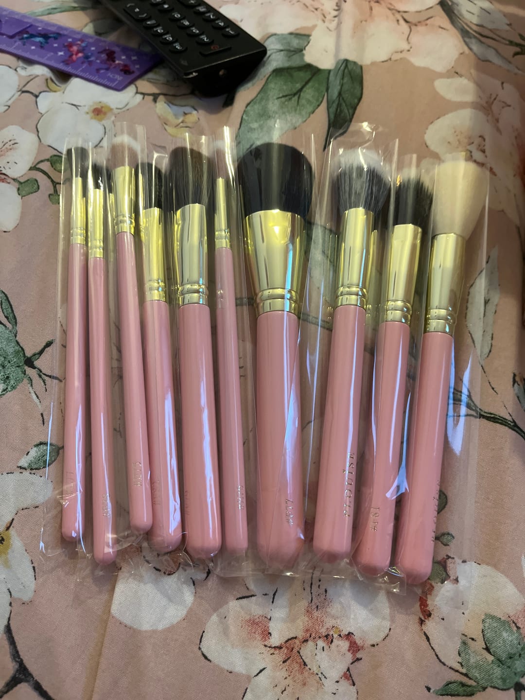 Customer photo review of P.Louise Post Me Pretty Makeup Brushes
