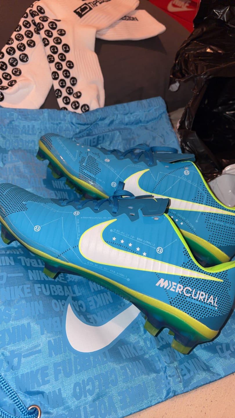 Customer photo review of Mercurial Vapor 11 Elite FG Neymar - Bleu/Vert