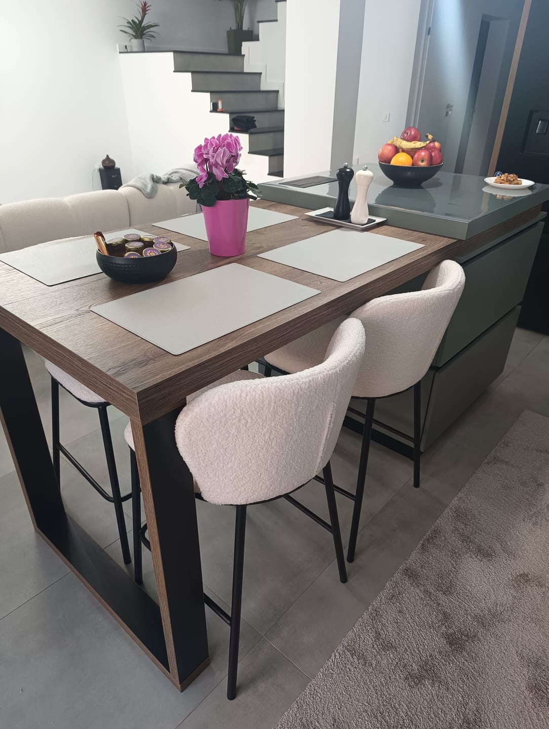 Customer photo review of Scaun bar H119, crem/negru, stofa buclata/otel, 54x53x92 cm