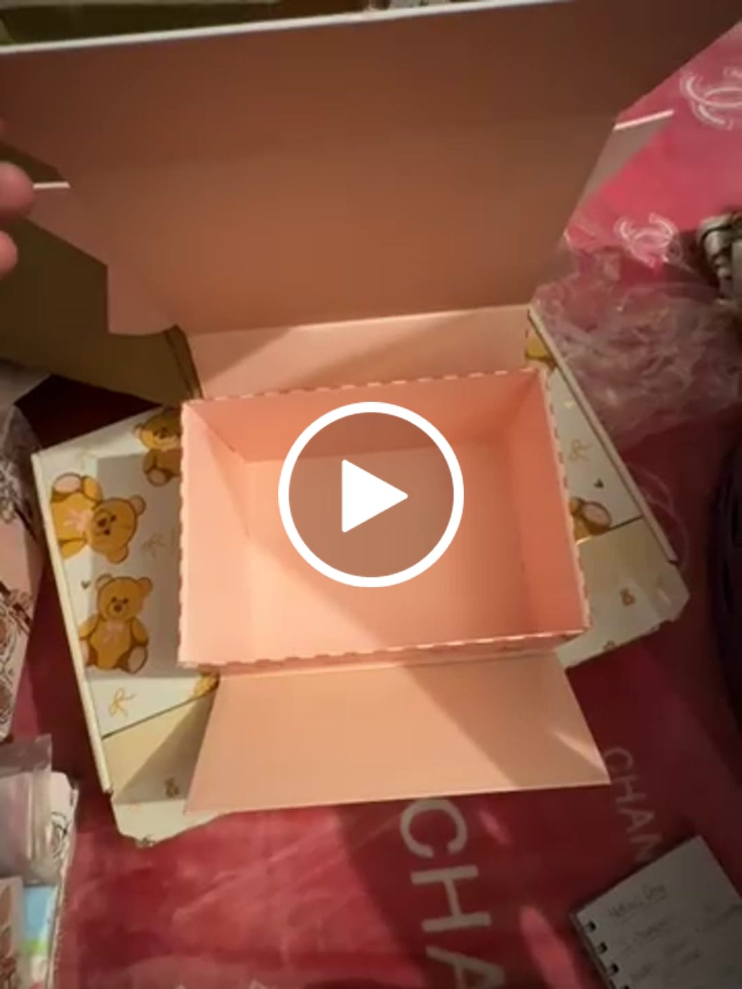 Kundenvideobewertung der P.Louise Pink Bow Geschenkpapierbox