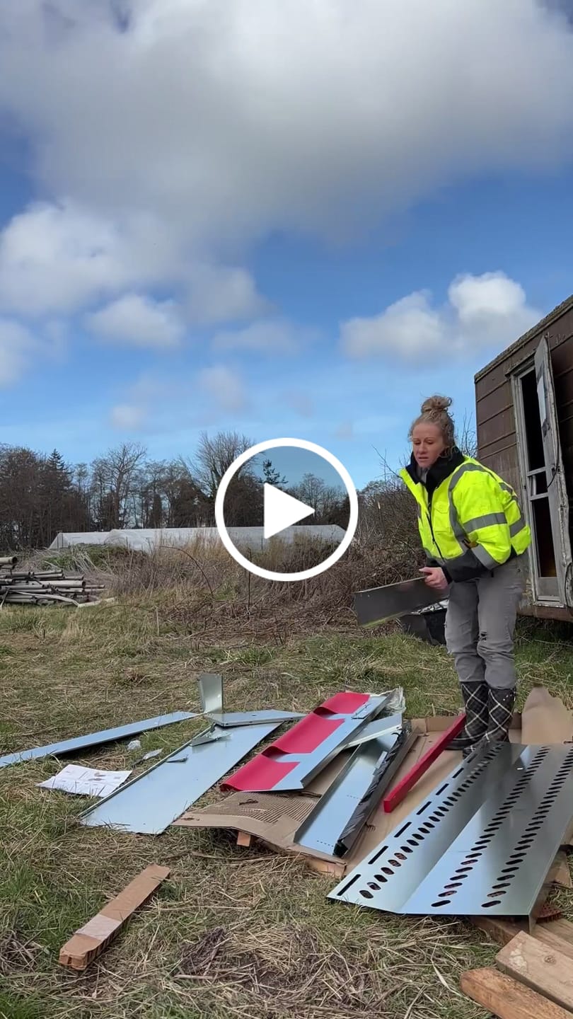 Customer video review of X-Large (72") Reversible Roll-out Nest Box (Up to 75 Hens)
