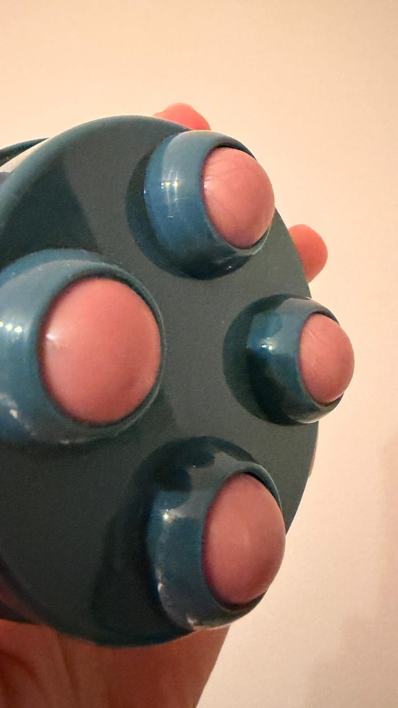 Customer photo review of Masajeador anticelulítico Cellu Clear Pro