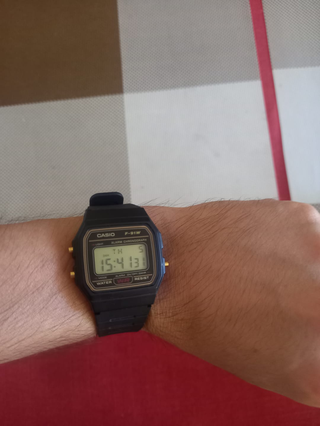 Customer photo review of Reloj Casio Vintage F-91WG-9SDF Clásico Líneas Amarillas