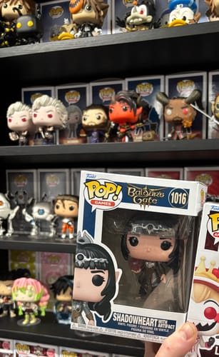 Customer photo review of Baldur's Gate 3 - Shadowheart with Artifact Pop! Vinyl