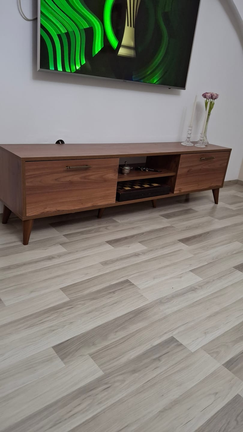 Customer photo review of Rani A9 Tv Ünitesi Modern Ayaklı Tv Sehpası 180 cm Minyatür Ceviz