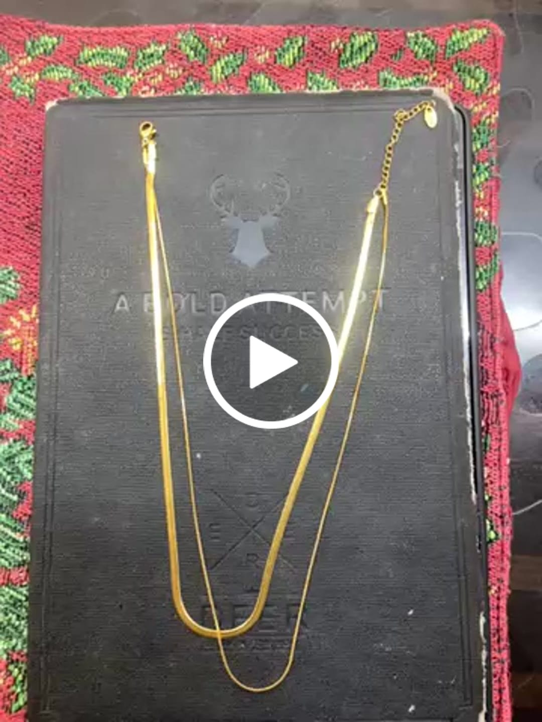 Customer video review of Plain Chain Two Layer Necklace
