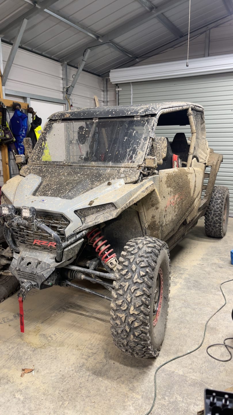 Customer photo review of Grill Logo Badge – Polaris RZR XP 1000 (2024–2026)
