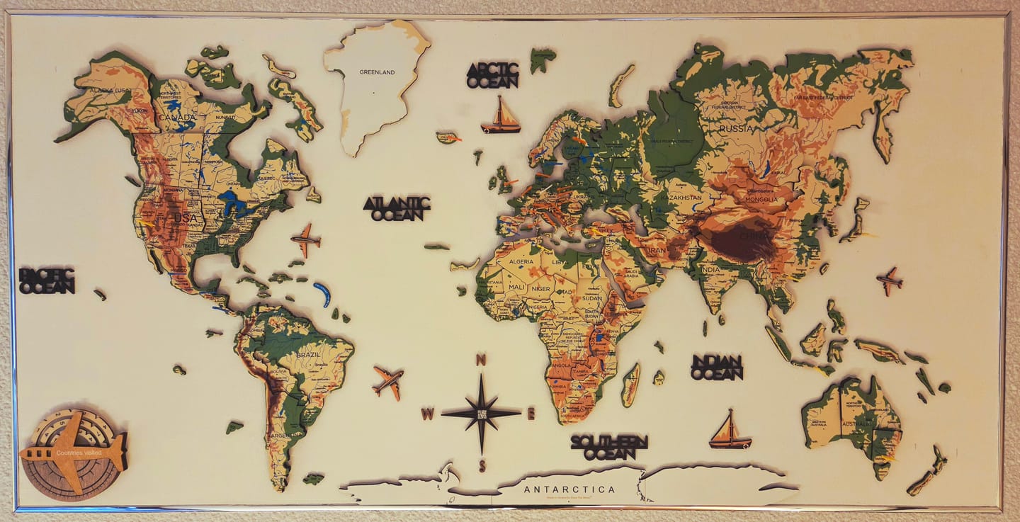 Customer photo review of Travel Tracker 3D Weltkarte aus Holz – Mehrfarbig