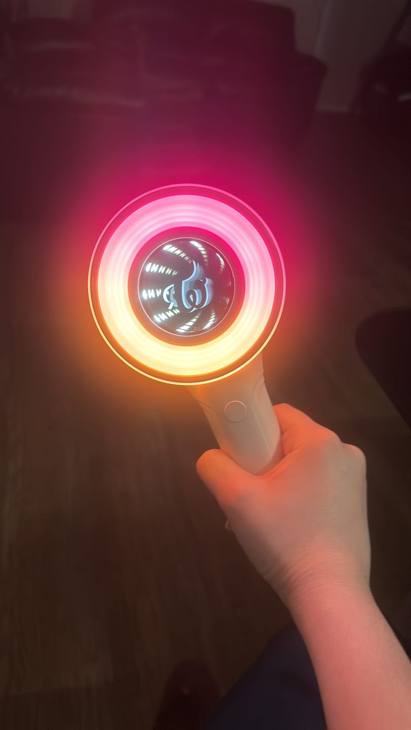 Customer photo review of [4TH PRE-ORDER] TWICE - CANDYBONG ∞ OFFICIAL LIGHT STICK