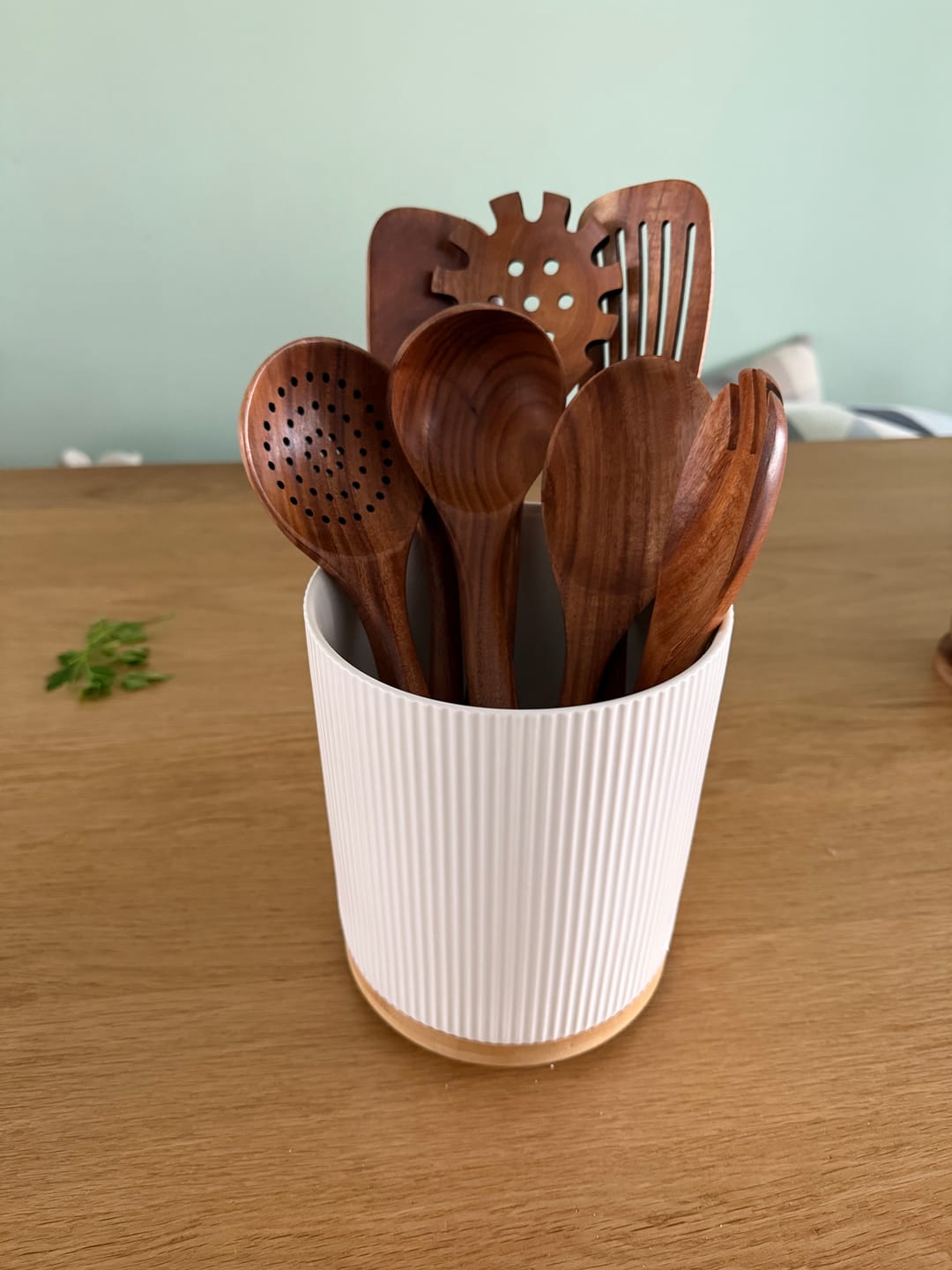 Customer photo review of Rotating Ceramic Kitchen Utensil Holder - with Detachable Base