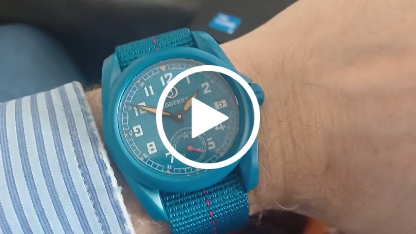 Customer video review of VOYAGER - 100M Waterproof Titanium Automatic Field Watch | Black-bracelet