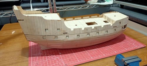 Reseña con foto de un cliente sobre Cisne Negro Maqueta