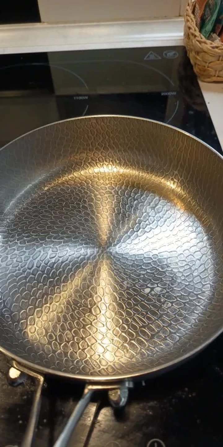 Customer photo review of Gehämmerte Titanpfanne