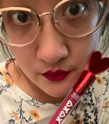 Customer photo review of XOXO Matte Liquid Red Lipstick