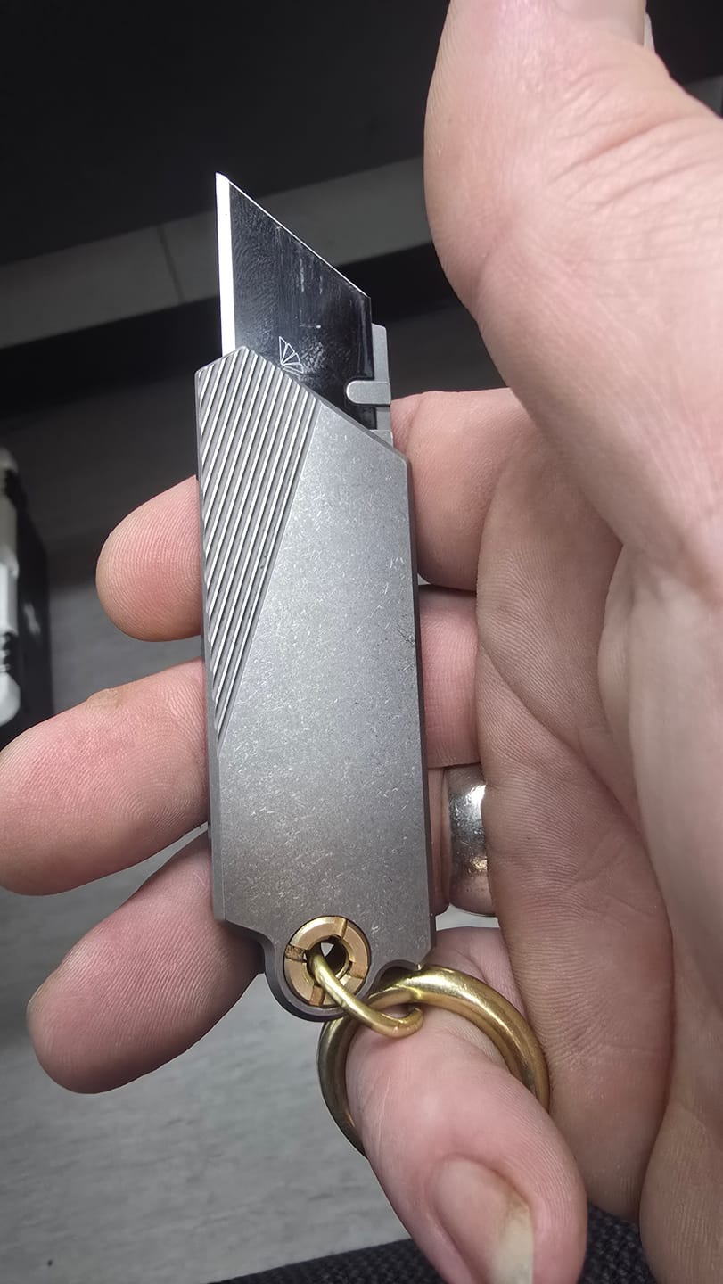 Customer photo review of G9 Utility Knife (Titanium/Brass)