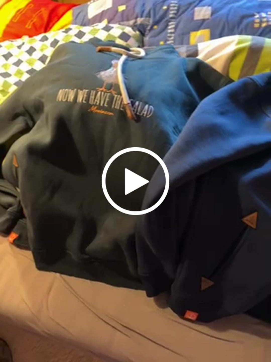 Customer video review of Möwe Nee · Emaille Anhänger
