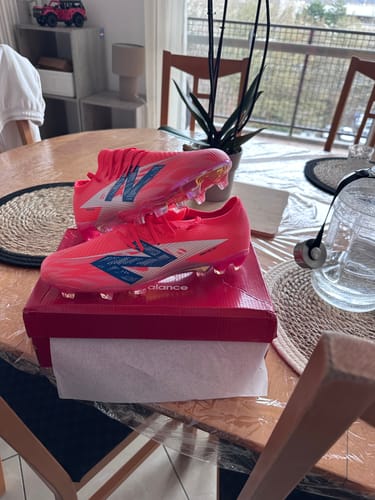 Customer photo review of NEW BALANCE FURON V8 ELITE FG CAUSE & EFFECT - ROUGE