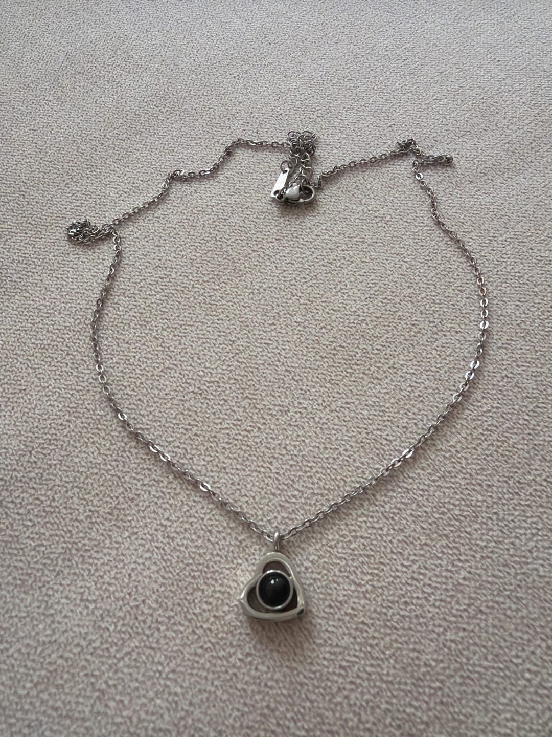 Customer photo review of Collar con Foto Dentro "Corazón Eterno"