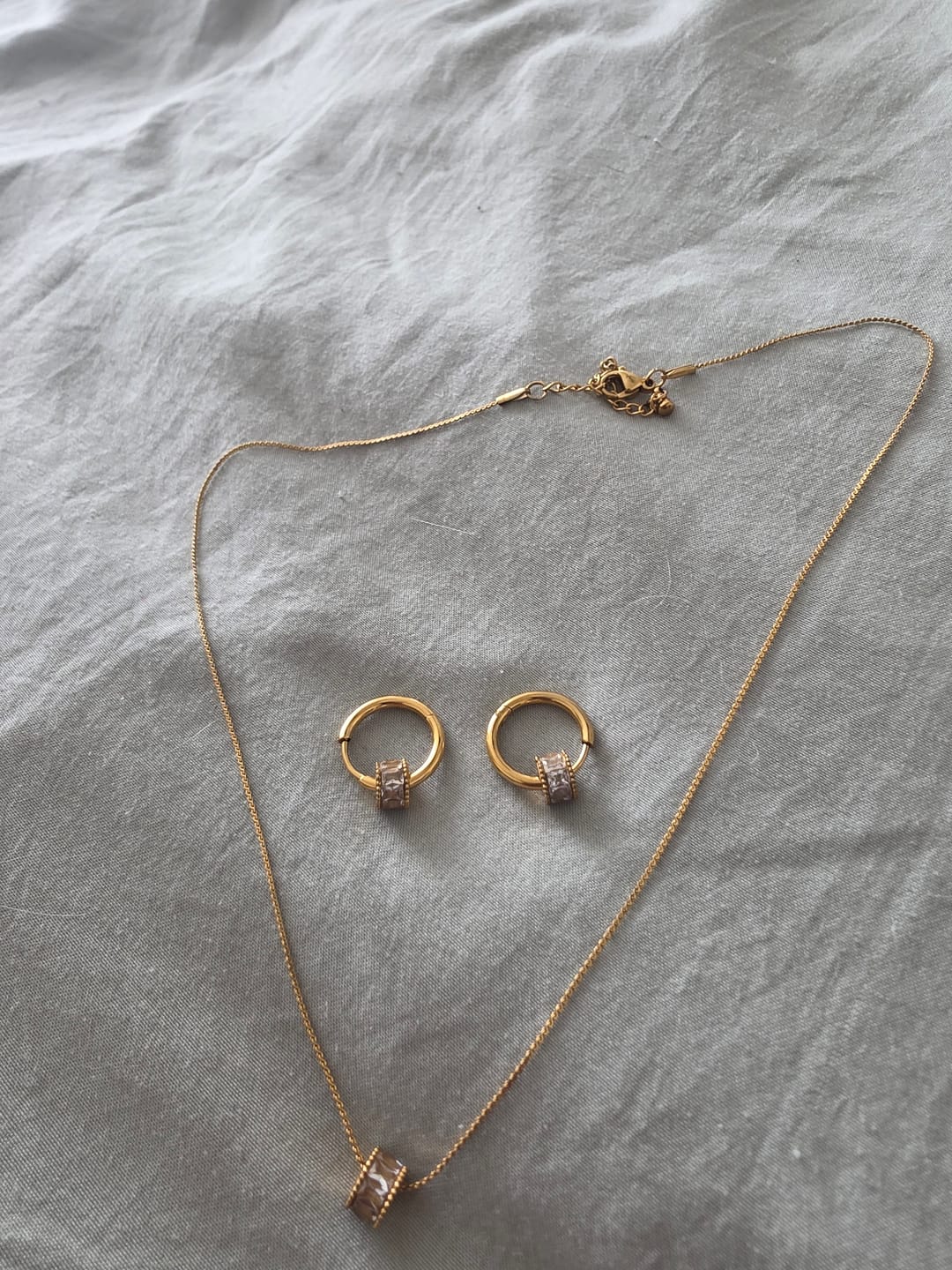 Customer photo review of Gigi 18K Gold Set