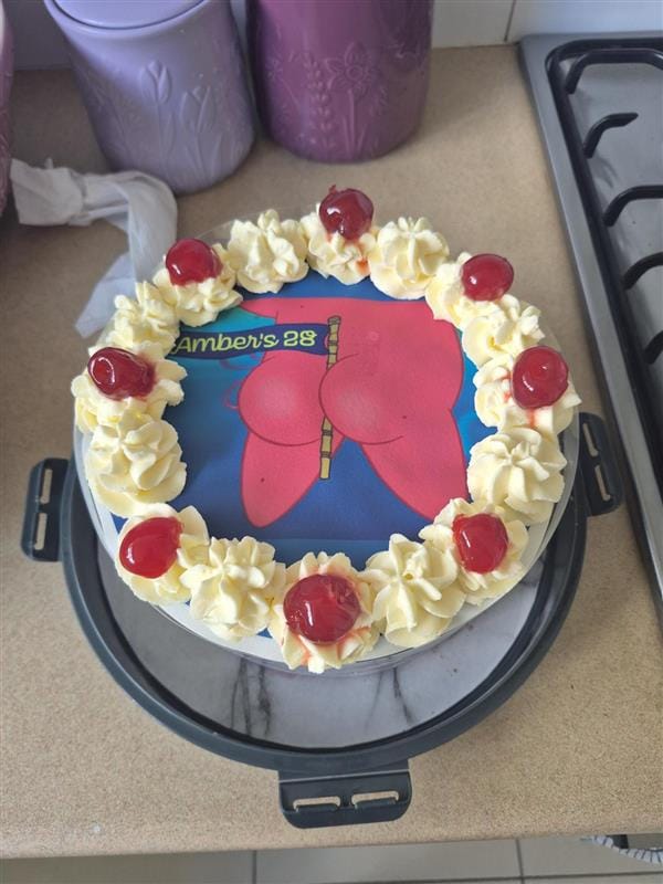 Customer photo review of 20 cm Pre-cut Circle Custom Edible Icing Image