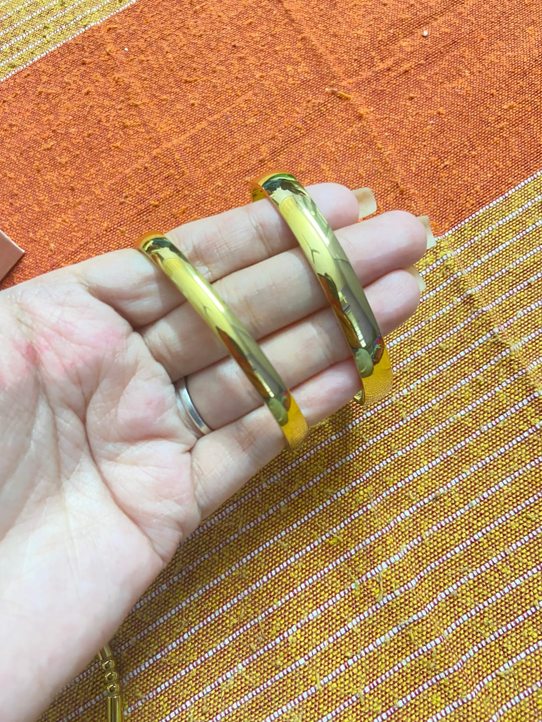 Customer photo review of Plain Stackable Bangle Bracelet |4MM