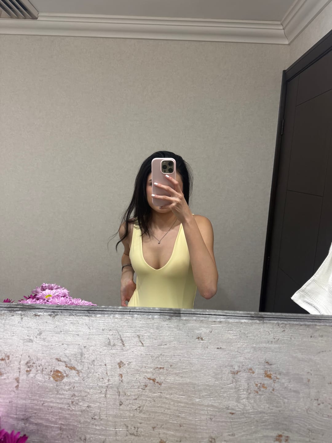 Customer photo review of Bodysuit Contour Cuello V