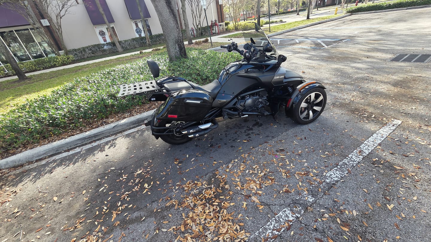 Customer photo review of 44L - Lamellar Stallion Extra Large CAN AM Spyder F3 Painted Motorcycle Hard Saddlebags
