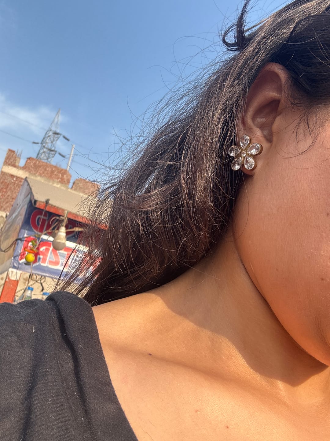 Customer photo review of Blooming Diamonds Stud Earring