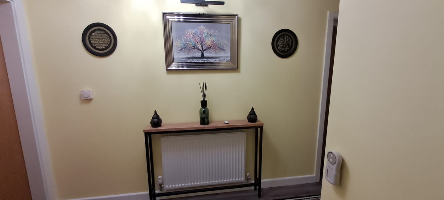 Customer photo review of Landon Oak Metal Console Radiator Cover Table