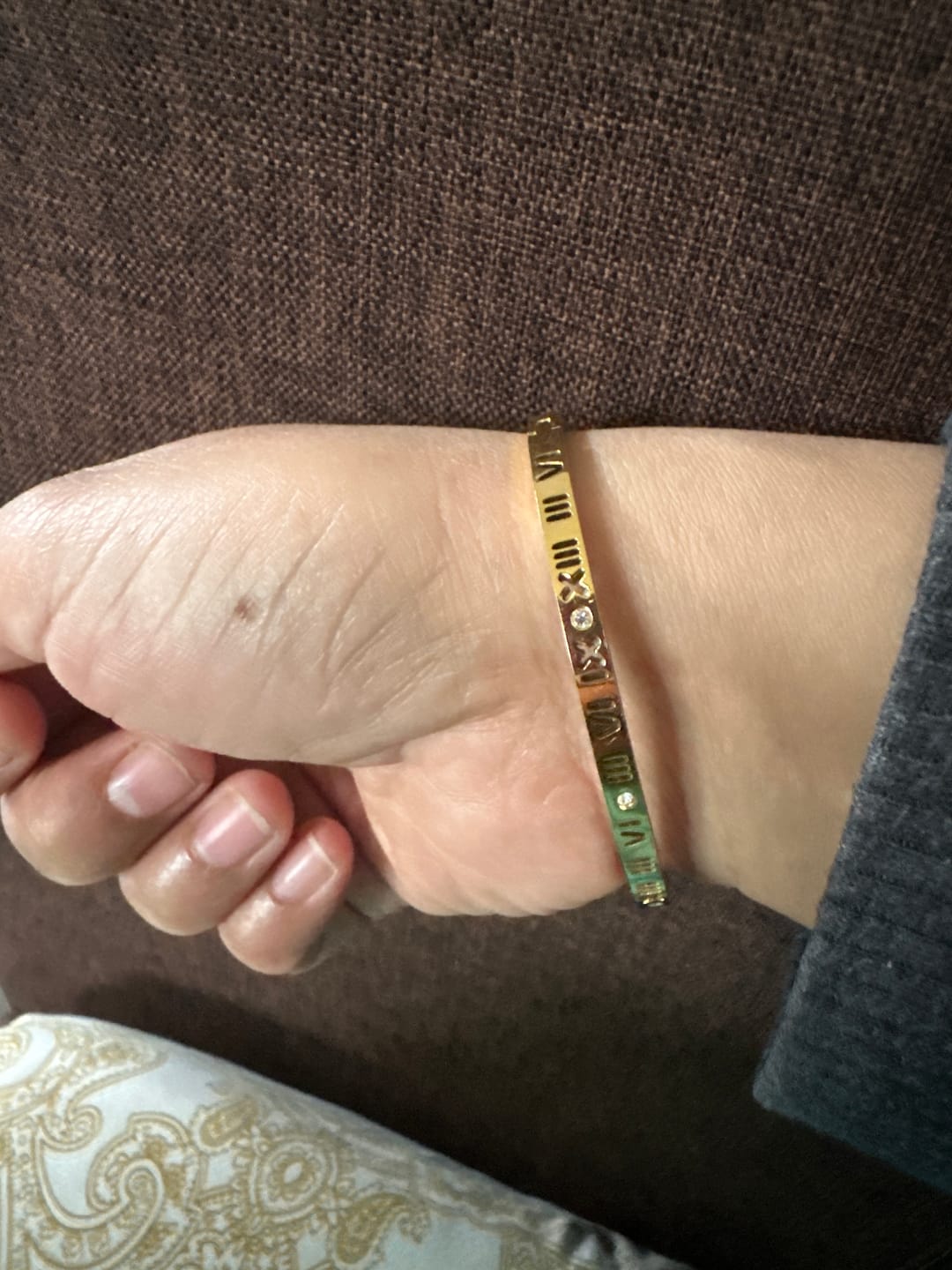 Customer photo review of Roman 18K Gold Bangle