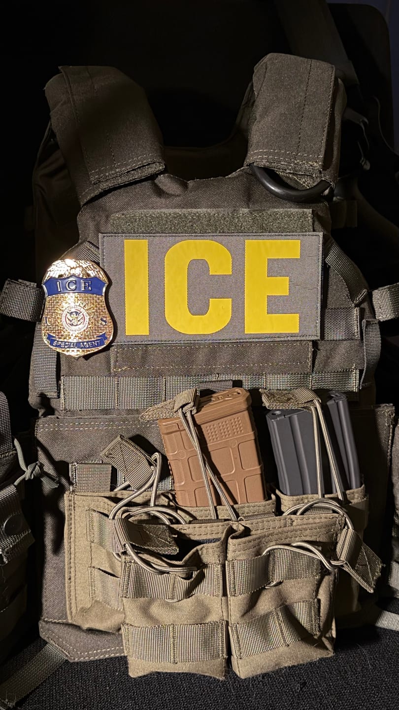 Customer photo review of US ICE Special Agent Badge Solid Copper Replica Movie Props