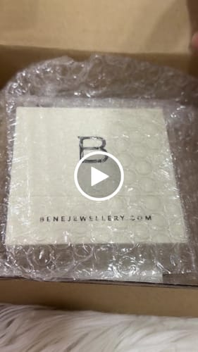 Customer video review of Daphne Clover Necklace