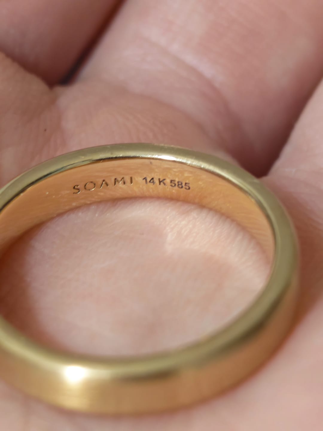 Customer photo review of VEIL CLASSIC BEVELLED RING (14K SOLID GOLD)