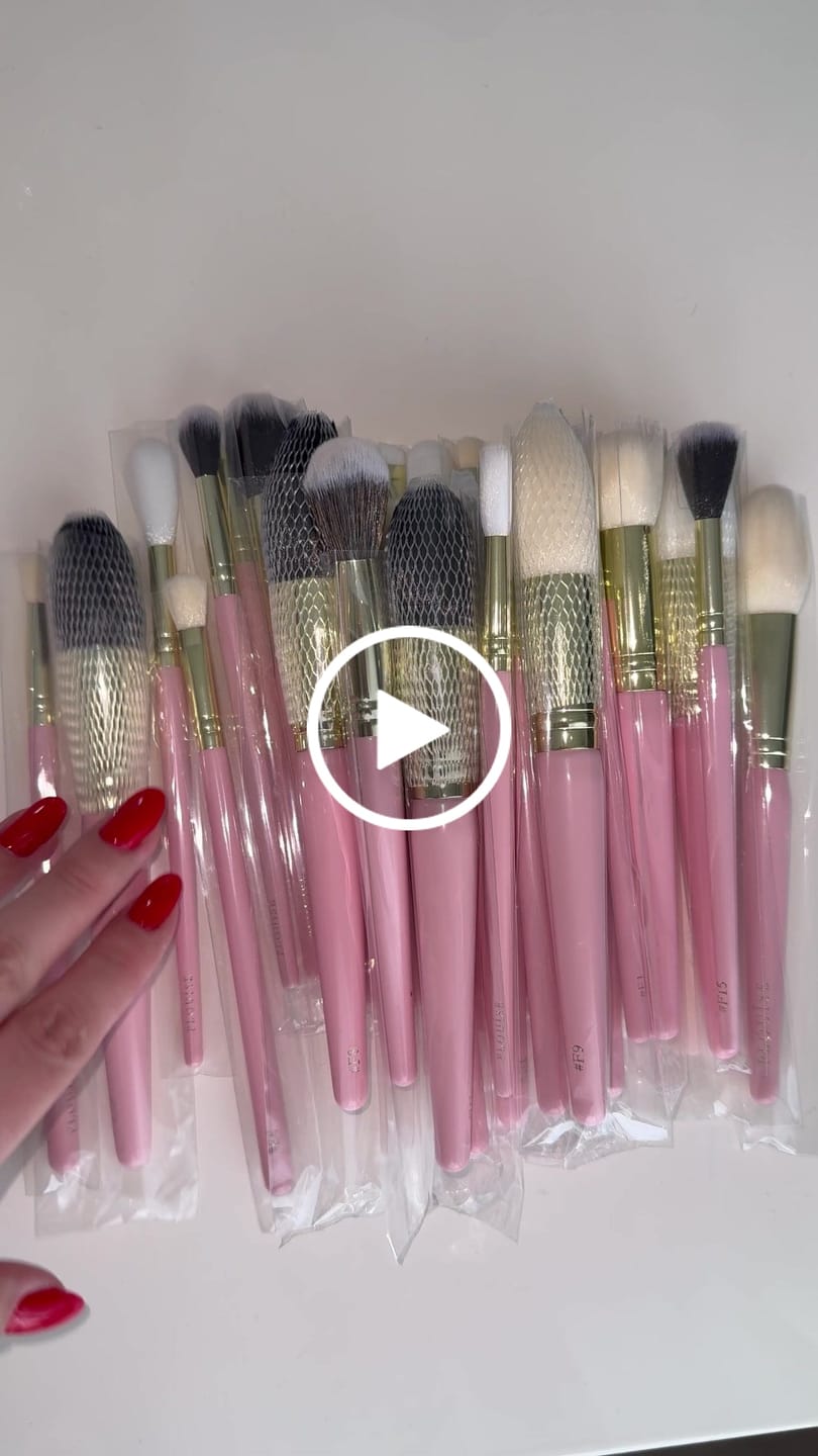 Customer video review of P.Louise 30-Piece Makeup Brush Bundle