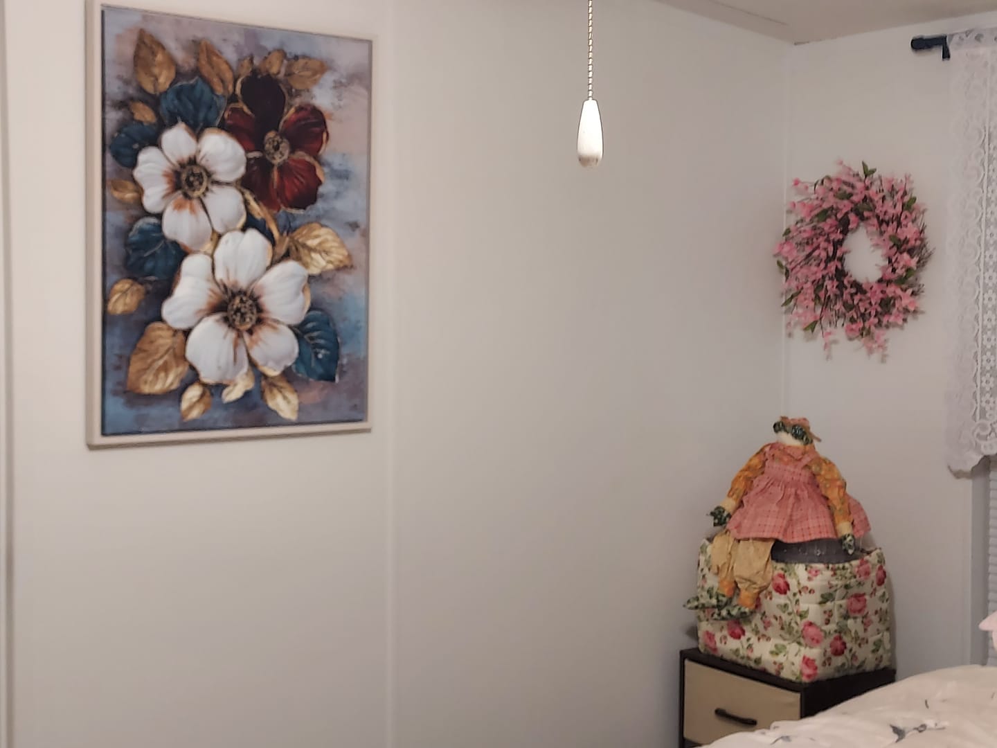 Customer photo review of Floral Bloom Wall Art – Elegant Red and White Flower Canvas with Gold Leaves
