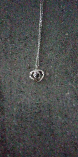 Reseña con foto de un cliente sobre Collar con Foto Dentro "Corazón Eterno"