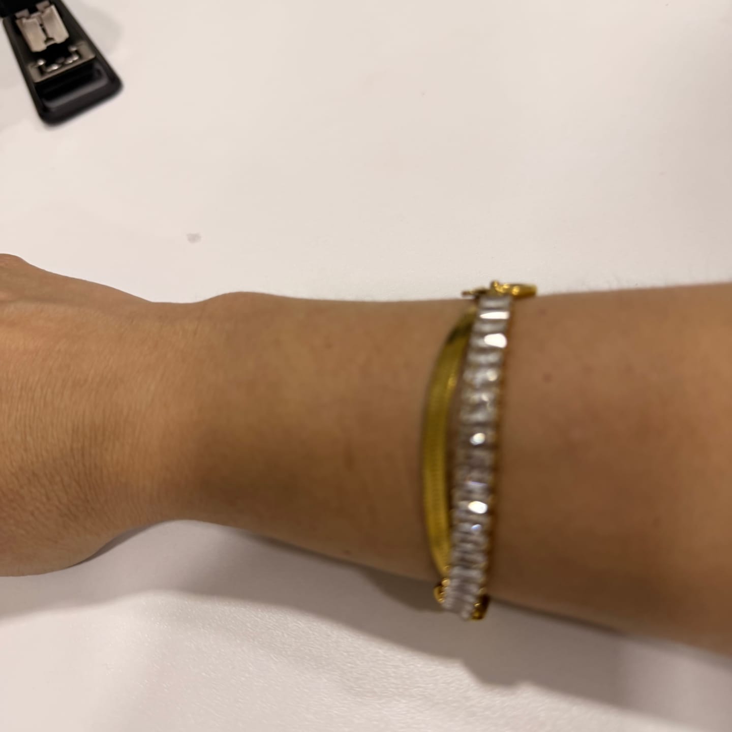 Customer photo review of Pulseira Lock Riviera Baguete Banhado em Ouro 18K