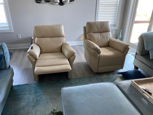 Customer photo review of Airsky Recliner Chair Top-Grain Leather Genuine Leather Ergonomic Armchair Sofa for Adults R1