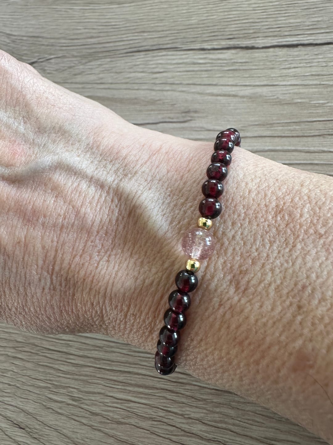 Customer photo review of Rubin Armband - Perlen geschliffen